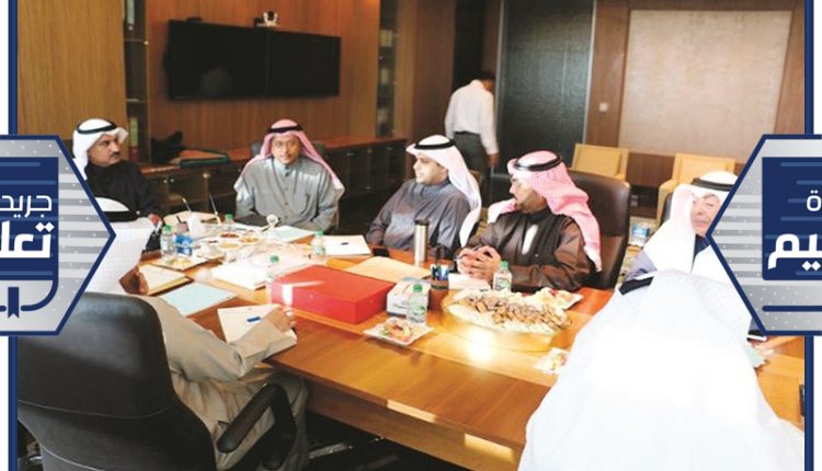 د. سعود الحربي مترئسا الاجتماع 
