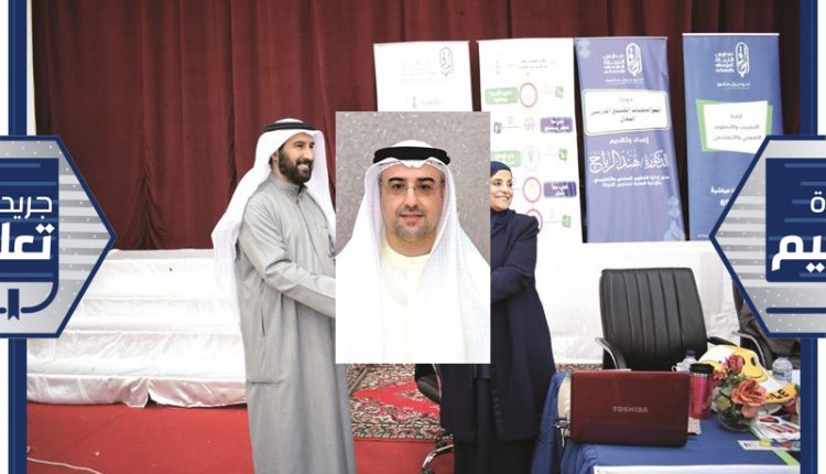د. هند الرباح تتلقى درعا تقديرية من حسن العجمي﻿