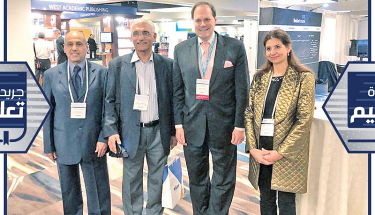 وفد الكلية مع أحد منظمي اللقاء