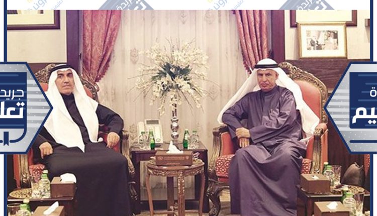 صالح الفضالة ود. حسين الأنصاري خلال الاجتماع ﻿