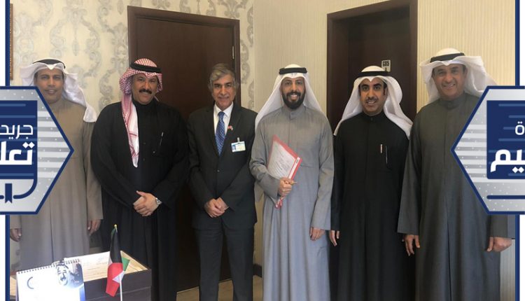 وفد الرابطة خلال لقائه إدارة الهيئة