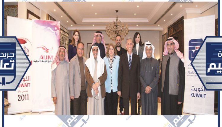 الصف الأول من اليمين طارق العثمان ووليد النصف وطالب الرفاعي وليلى العثمان ود. سليمان الشطي وفهد العثمان ومحمد الشارخ والصف الثاني هدى الشوا ووليد العوضي ود. علي العنزي وليال أبو سعد