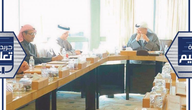 د.خالد مهدي ود.نايف المطيري ود.عبدالله العجمي خلال الاجتماع﻿