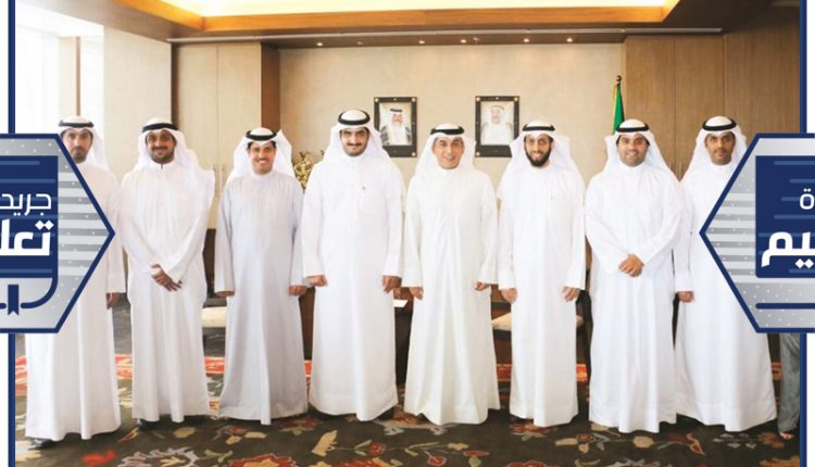 د.حامد العازمي مستقبلا مطيع العجمي ووفد مجلس إدارة جمعية المعلمين ﻿