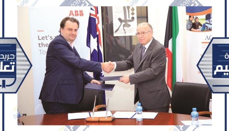 د. عصام زعبلاوي وبول دينيس يتبادلان وثيقة الاتفاقية