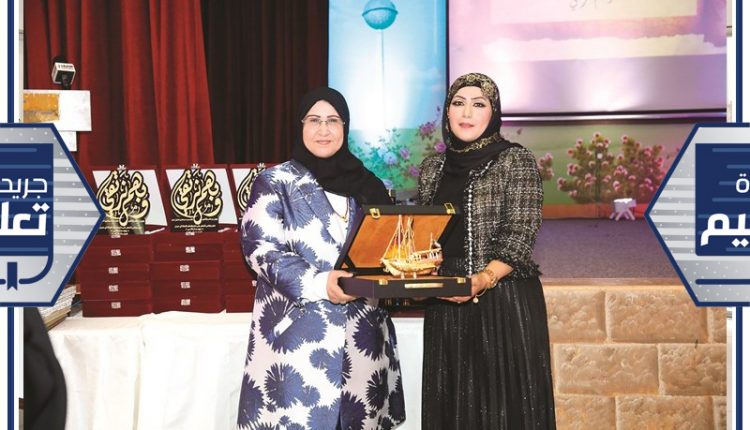 سوسن مدوه تقدم درعا تقديرية إلى بدرية الخالدي (زين علام)﻿