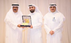 د. علي المضف يكرم مكتب العلاقات العامة والإعلام