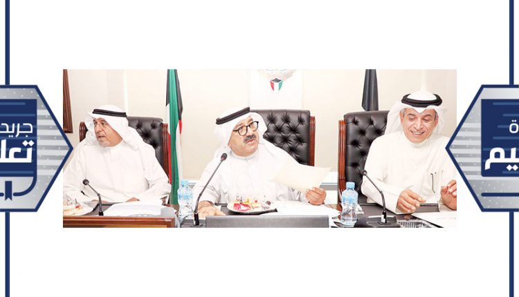 ناصر الصباح مترئسا الاجتماع بين العازمي ومحمد الصباح