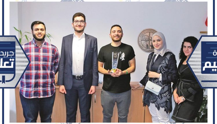 الفريق الفائز بالمركز الأول﻿