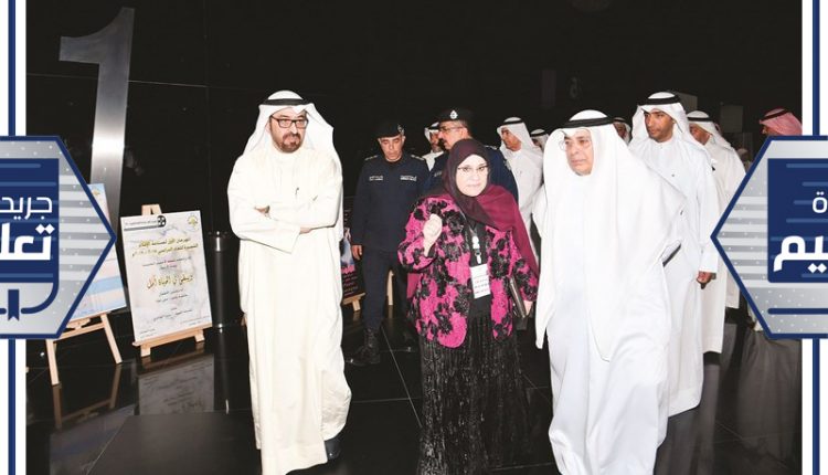 فيصل المقصيد مع عدد من حضور المهرجان (قاسم باشا)﻿