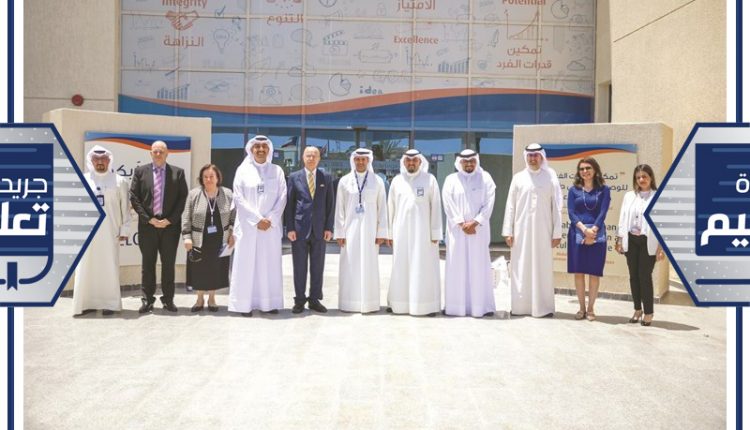 د. عصام زعبلاوي مع ممثلي البنك الوطني﻿