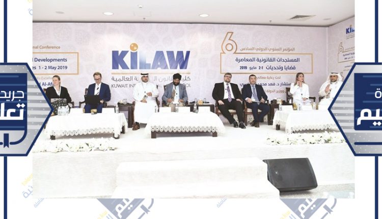 د. عبدالكريم الكندري مترئسا إحدى جلسات المؤتمر (قاسم باشا)﻿