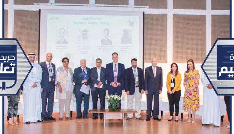 مشاركون في المؤتمر في لقطة جماعية ﻿