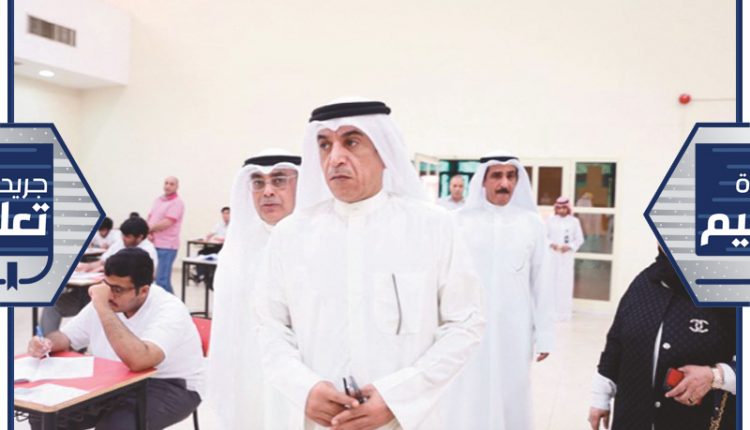 الوزير د.حامد العازمي خلال الجولة وبرفقته فيصل المقصيد وبدرية الخالدي﻿