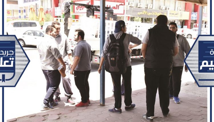 علامات الرضا كانت واضحة على كثير من طلبة ثانوية المباركية بعد انتهاء اختبار اللغة الإنجليزية﻿