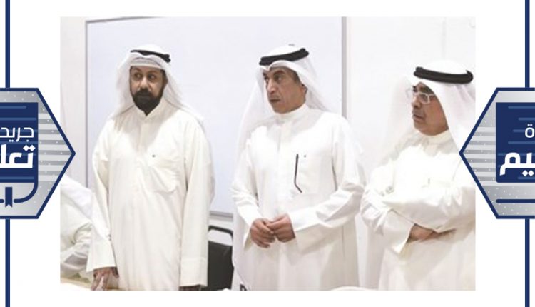 الوزير حامد العازمي وفيصل مقصيد خلال الجولة على الكنترول ﻿