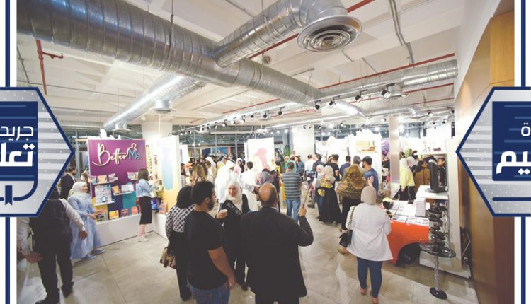 جانب من الحضور الكبير في معرض التصميم الجرافيكي ﻿