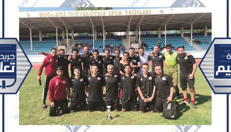 فريق كرة القدم للرجال في الجامعة الأمريكية الحاصل على الميدالية البرونزية﻿