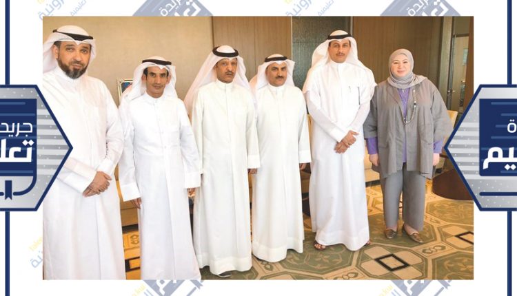 د. سعود الحربي مستقبلا رئيس النقابة صالح العازمي وأعضاء النقابة﻿