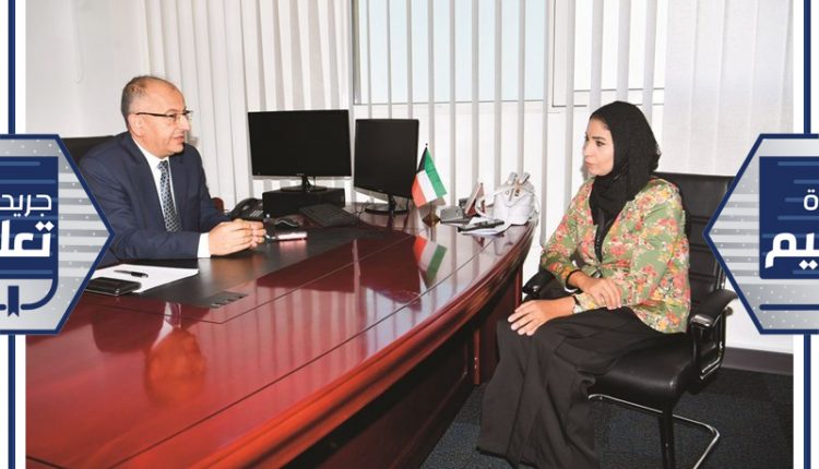 د.خالد البقاعين متحدثا إلى الزميلة آلاء خليفة -(قاسم باشا)﻿