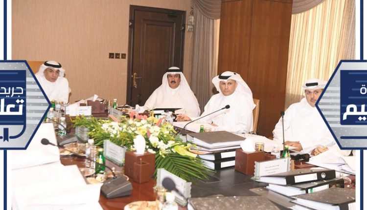 د.حامد العازمي ود.علي المضف وبدر الحمد ود.صبيح المخيزيم خلال الاجتماع