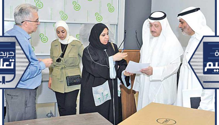 جانب من عملية توريد الأجهزة