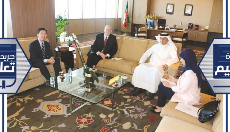 د.حامد العازمي خلال استقبال السفير الأميركي﻿