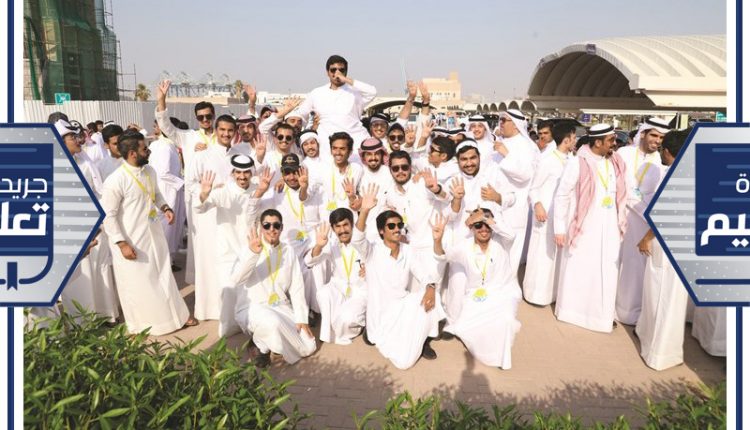 أنصار القائمة المستقلة تحتفل بالفوز في كلية الحقوق