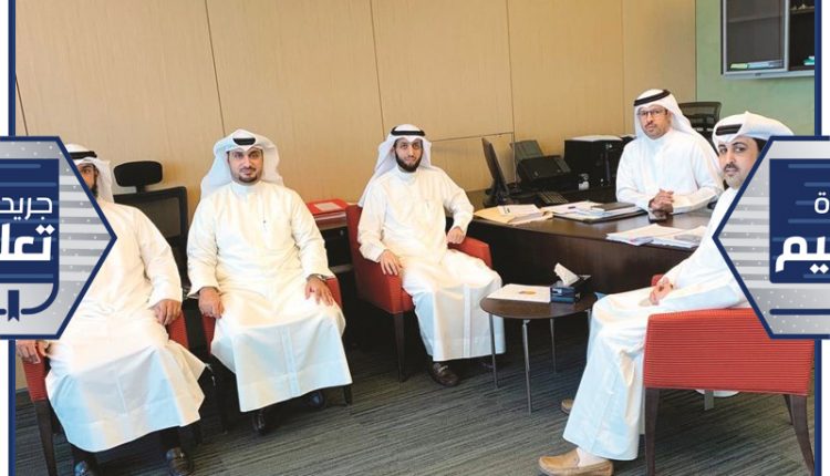 مطيع العجمي خلال الاجتماع﻿