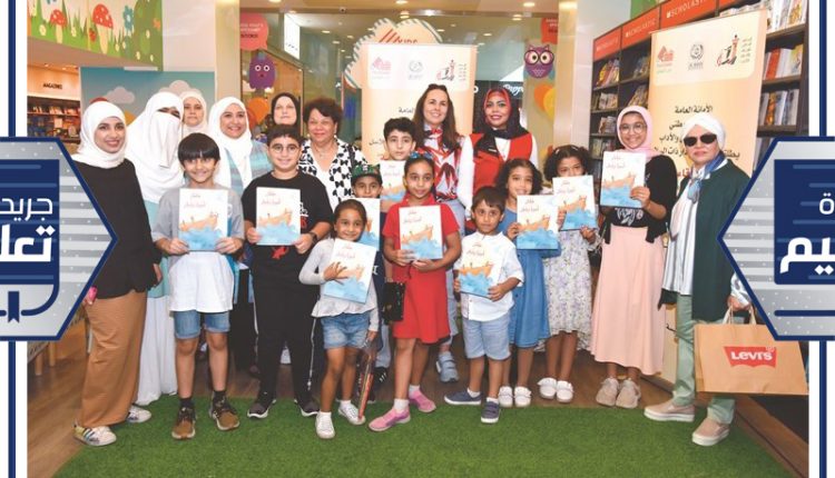 أمل الرندي وهدى الشوا وثريا البقصمي ومريم سالمين مع عدد من الأطفال المشاركين