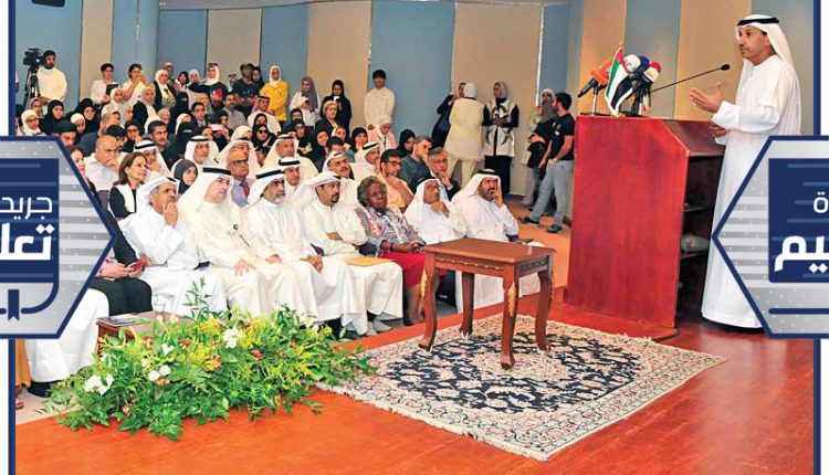 الأحبابي متحدثا في المحاضرة