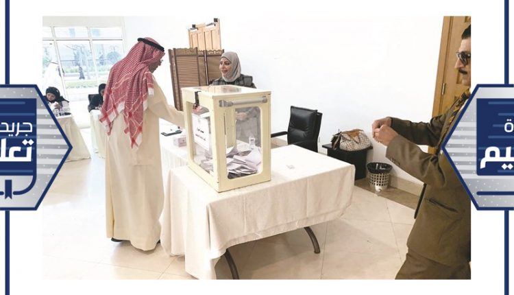 جانب من عملية الاقتراع في انتخابات رابطة أعضاء هيئة تدريس التطبيقي﻿