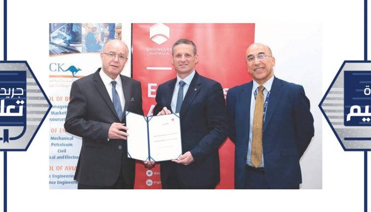 د.محمد عبدالنبي خلال الحصول على الاعتماد الكامل﻿