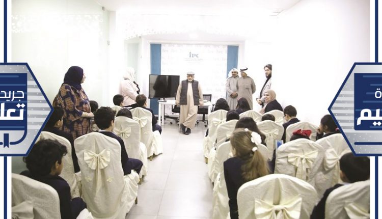 فريد العوضي خلال كلمته للطلاب