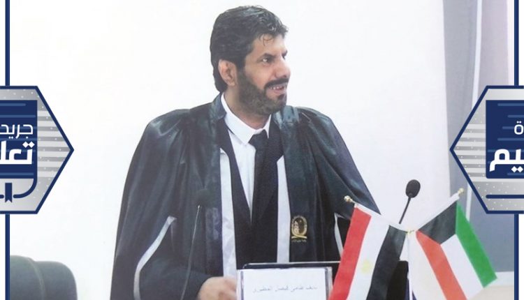 د.نايف طامي المطيري خلال مناقشة الرسالة﻿