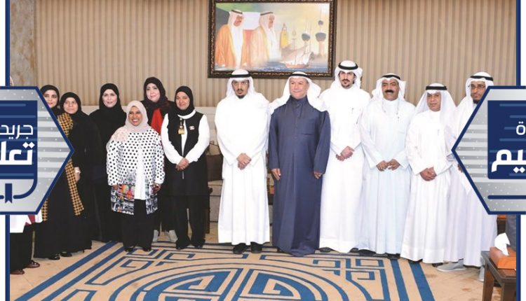 اللواء محمود بوشهري متوسطا المكرمين