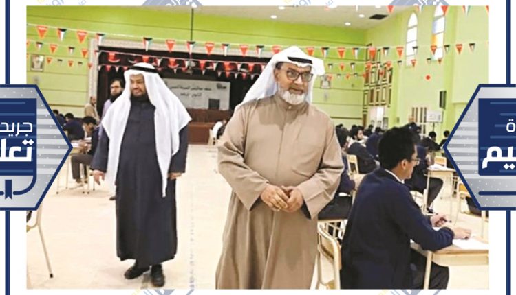 عبدالغفور خلال جولته في قاعات الاختبارات