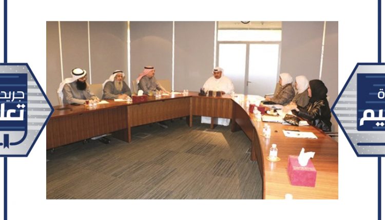 أسامة السلطان مترئسا الاجتماع مع مديري عموم المناطق