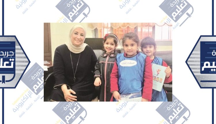 سمر العماني مع أطفال الروضة