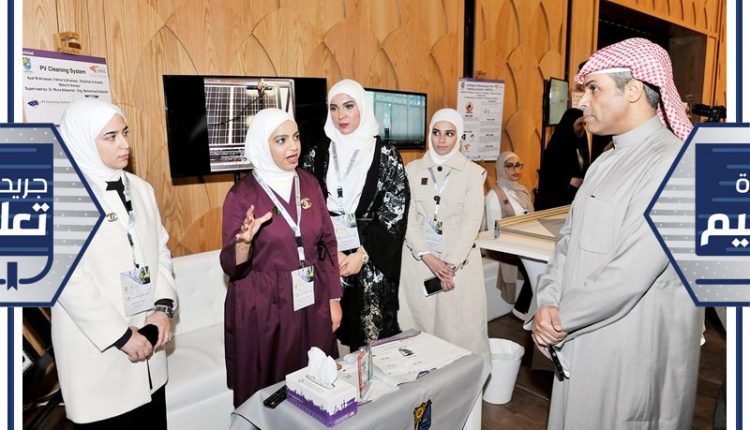 د. خالد الفاضل في حوار مع مشاركات بالمعرض