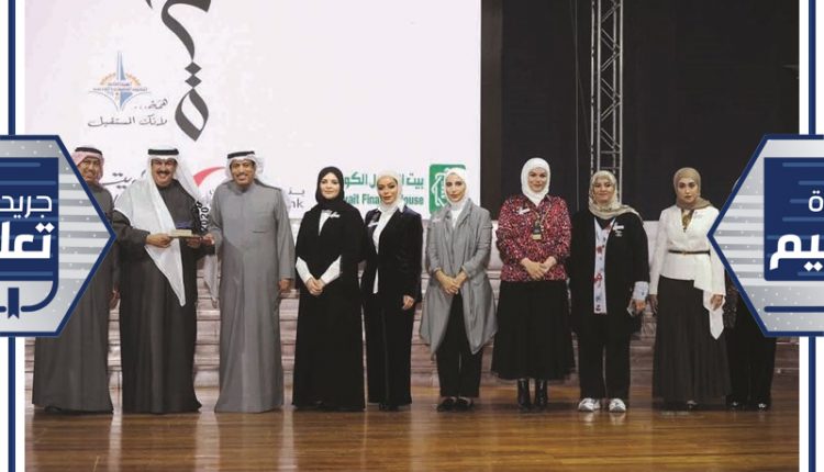 د.علي المضف وعميد كلية التربية الأساسية د.فريح العنزي وأعضاء مشروع همة