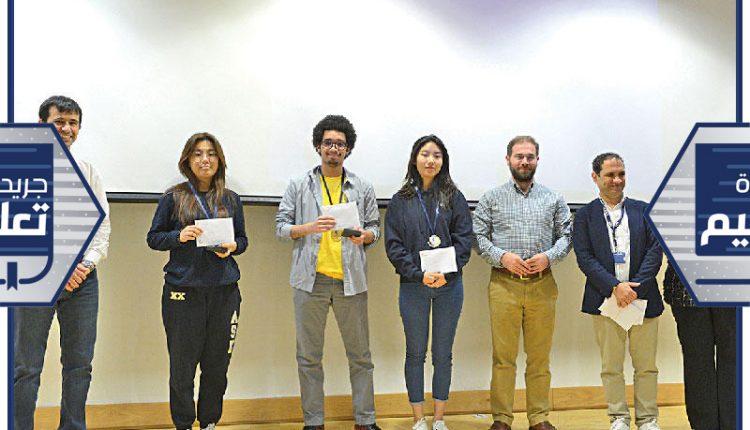 صورة جماعية لتكريم الفائزين في مسابقة الرياضيات السنوية السادسة لطلبة الثانوية