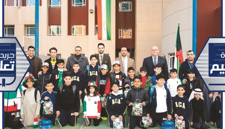 جوزيف وكيڤين ورئيسة قسم اللغة العربية حنان عواد مع فريق تنظيم الحفل