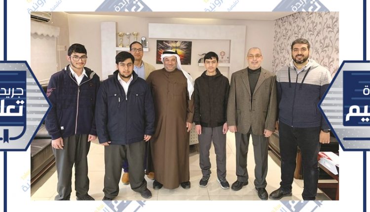 هاشم الهاشمي وفريق العمل الحاصل على المركز الأول