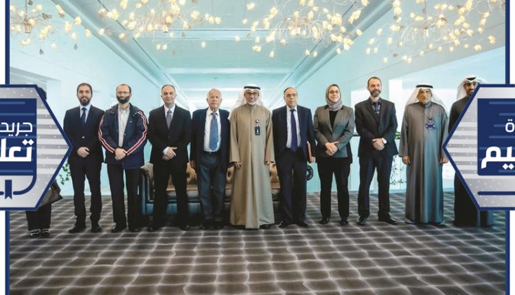 البروفيسور وليد بوحمرا مع المشاركين في محادثات KFAS في لقطة جماعية