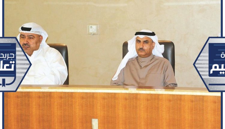 د. سعود الحربي وأسامة السلطان خلال الاجتماع