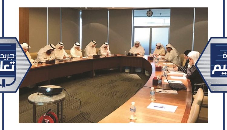 جانب من اجتماع السلطان مع مديري المناطق التعليمية