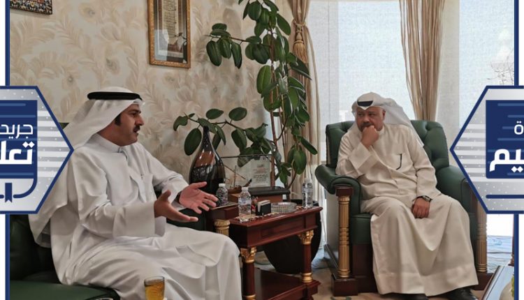 د. العنزي متحدثا خلال اللقاء