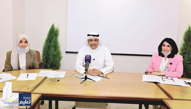 د. علي المطيري ود.ريم الجارالله وهند السالم خلال المؤتمر الصحافي