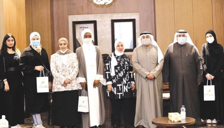 فيصل المقصيد مع الحضور على هامش التكريم